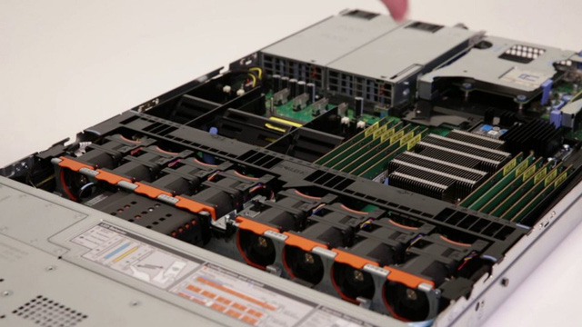 Dell PowerEdge R640 còn được trang bị ba khe cắm mở rộng PCIe